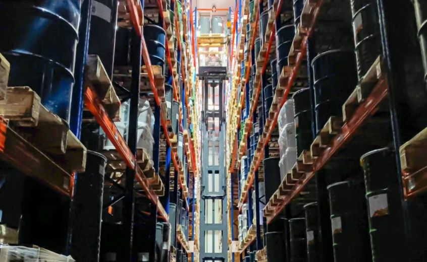 Caso práctico en el extranjero | Montacargas de tres vías Man Up de Zowell